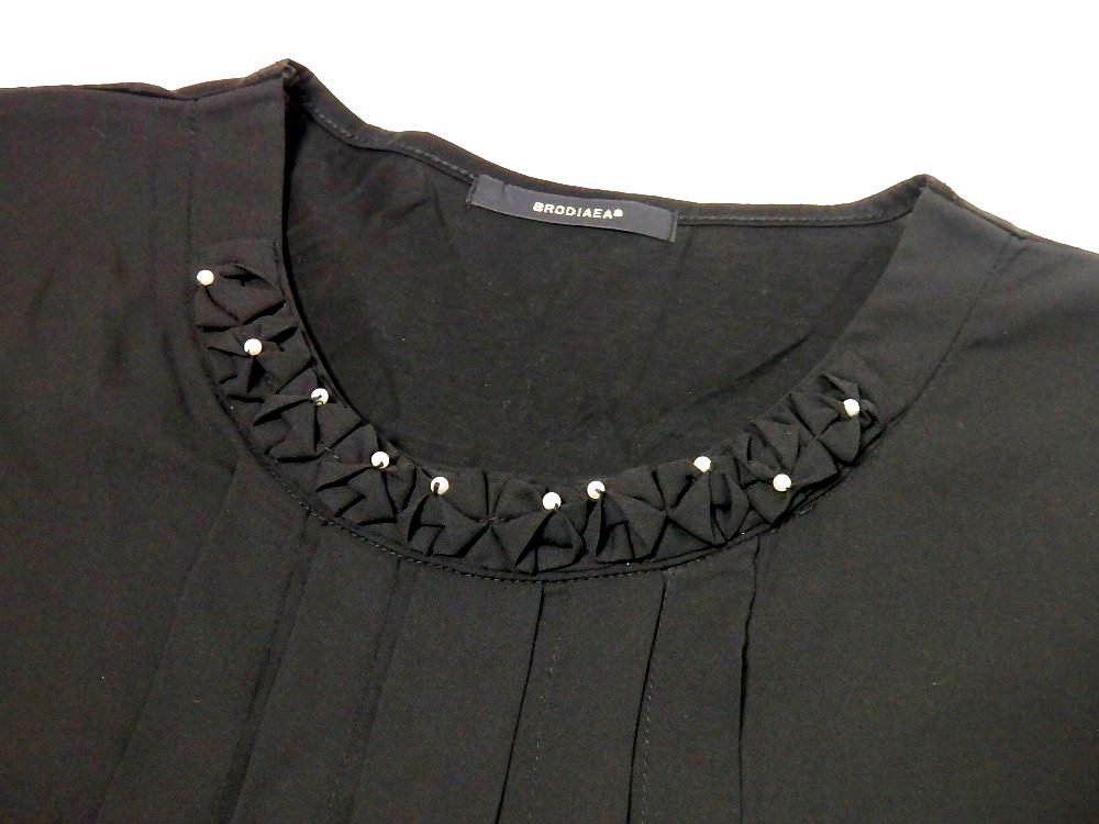 T【アリエス　BRODIAEA ブローディア 】ブラックに飾り付き・プリーツ・七分袖・ブラウス・カットソー・40サイズ！ _画像5