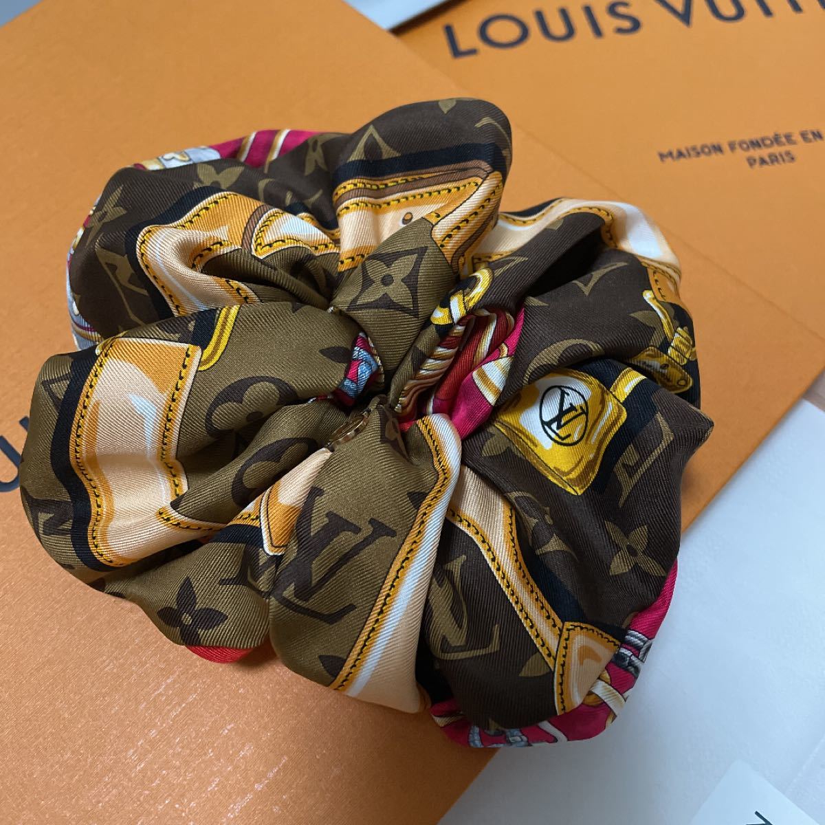 正規 ルイヴィトン LV シュシュ 新品未使用 ヘアアクセサリー 正規 ルイヴィトン LV シュシュ 新品未使用 ヘアアクセサリー