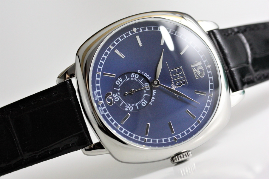 新品 FHB Classic エフエッチビー 25周年記念限定モデル デザインウォッチ クッション型ケース採用腕時計 F901-SVBL ネイビーダイアル_画像1