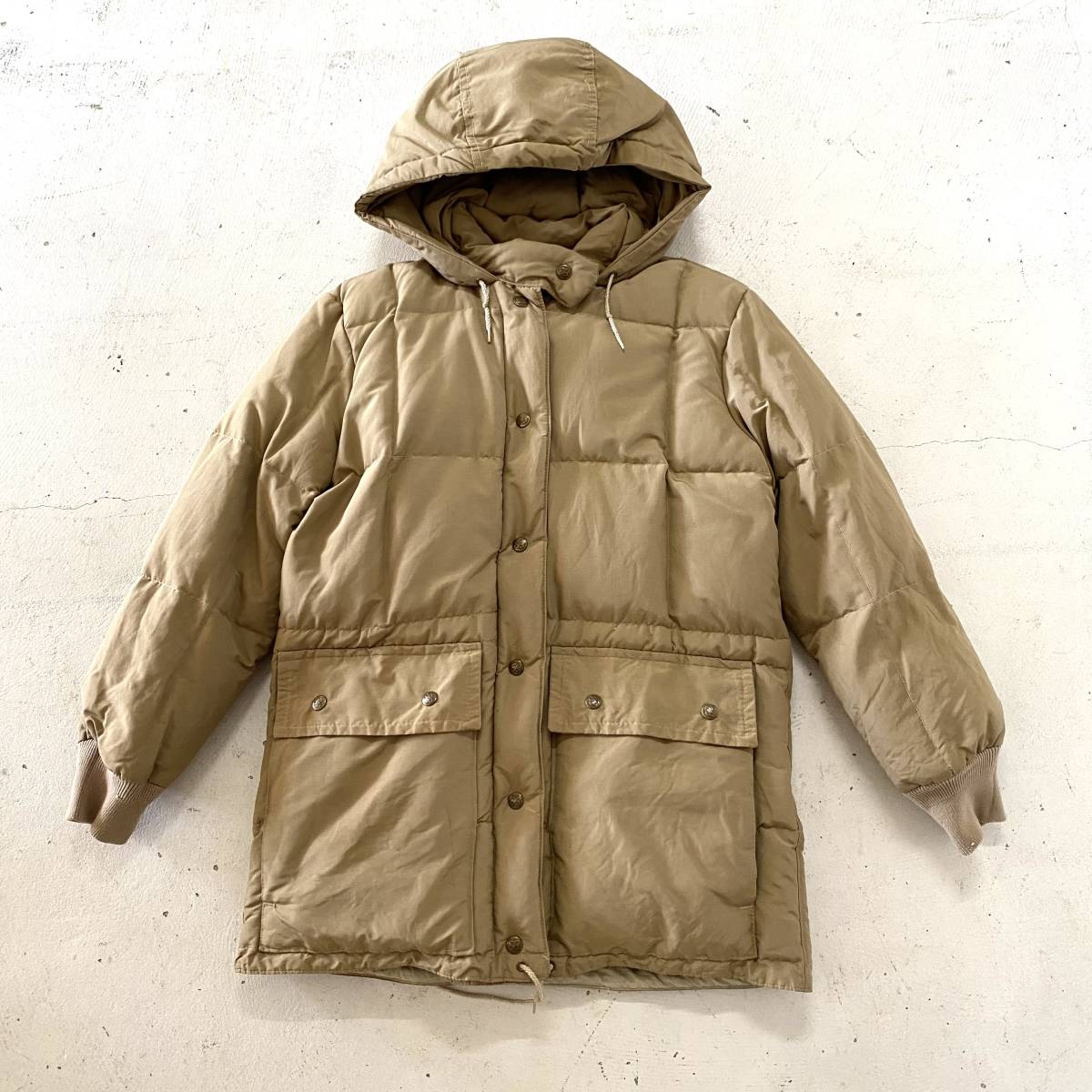 80s Eddie Bauer グース ダウン ジャケット ヴィンテージ エディーバウアー ベージュ VINTAGE アウトドア アメリカ古着 オールド 黒タグ_画像2