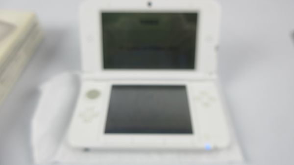 H1 45 品 初期化済み Nintendo任天堂 3dsll ホワイト ニンテンドー3ds Ll本体 売買されたオークション情報 Yahooの商品情報をアーカイブ公開 オークファン Aucfan Com