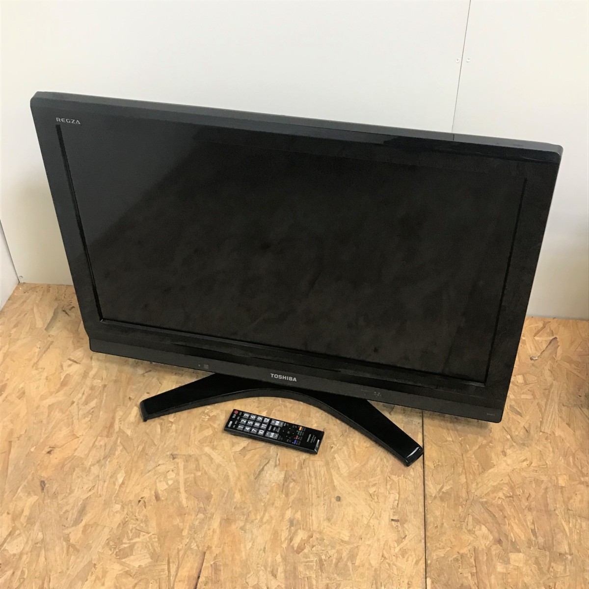 ヤフオク! - □送料無料□ 東芝 TOSHIBA 32型液晶テレビ RE...