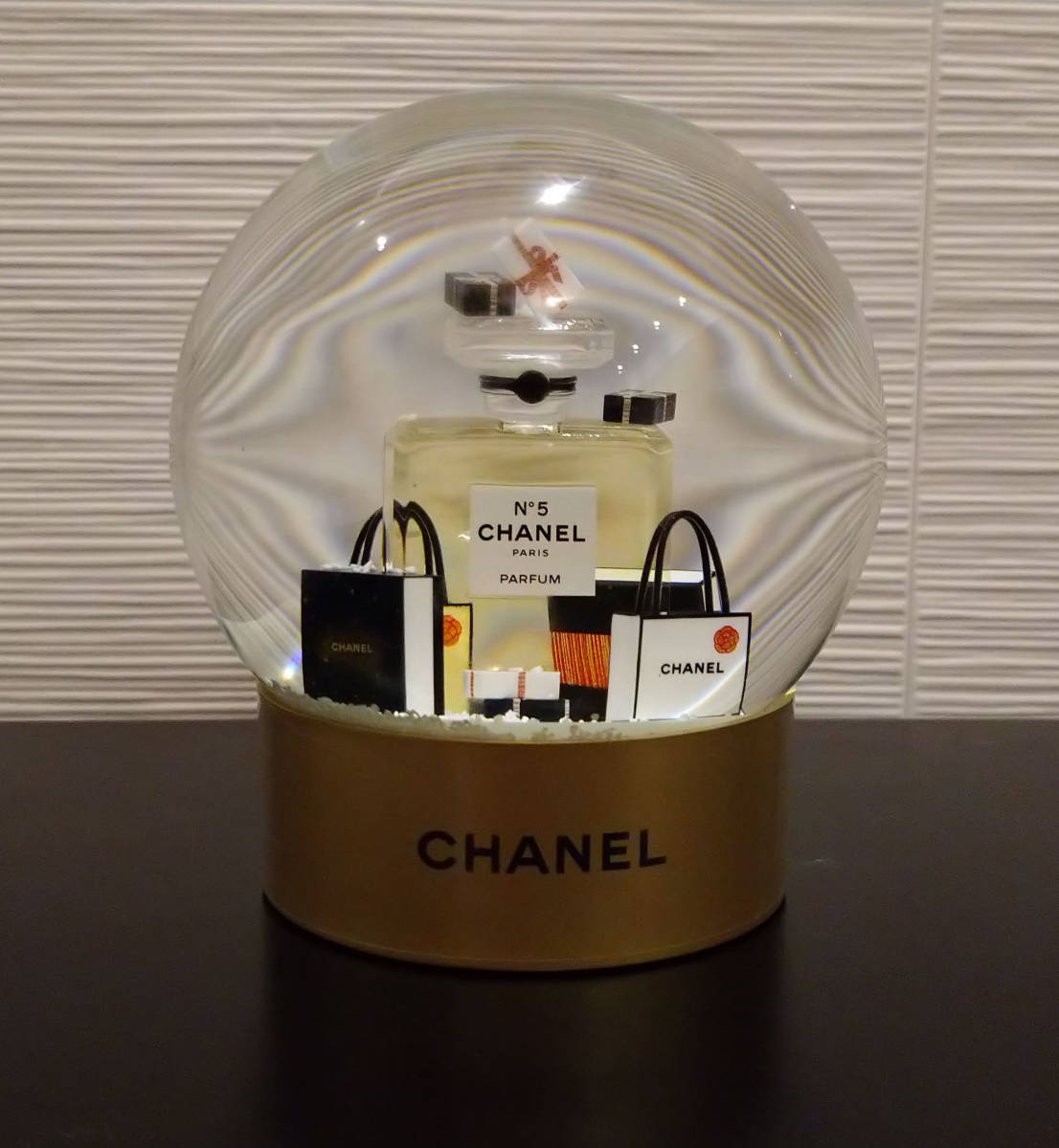 でおすすめアイテム。 CHANELシャネルスノードーム2021 VIP限定