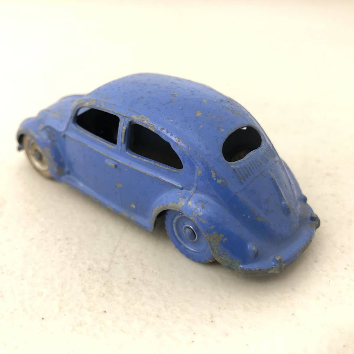 空冷　VW ビートル　オーバル　ミニカー　ディンキー　DINKY TOYS 1/43 当時モノ　ユーズドコンディション　ちょっと濃い青色_画像1