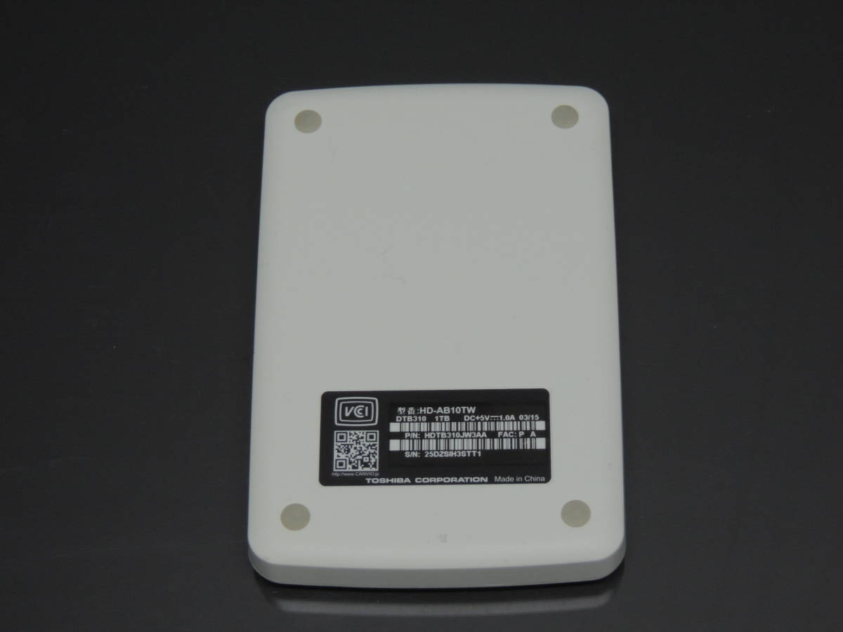 【検品済み】TOSHIBA 1TB ポータブルハードディスク HD-AB10TW (使用5625時間) 管理:t-47_画像3