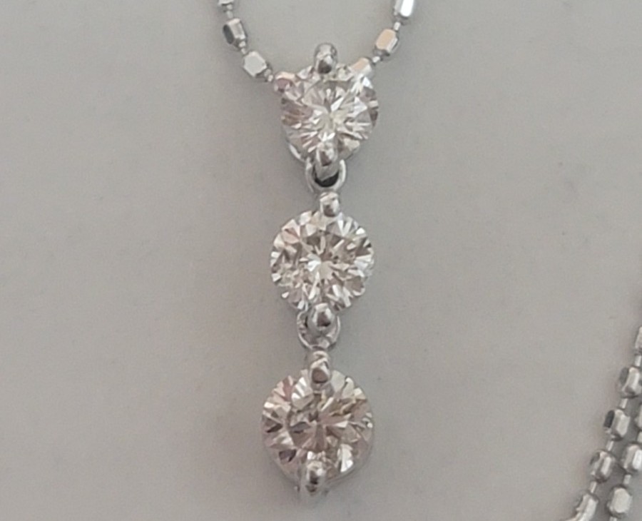 ☆K18wg☆デザインダイヤペンダント☆0.3ct☆ | vizoobras.com.br