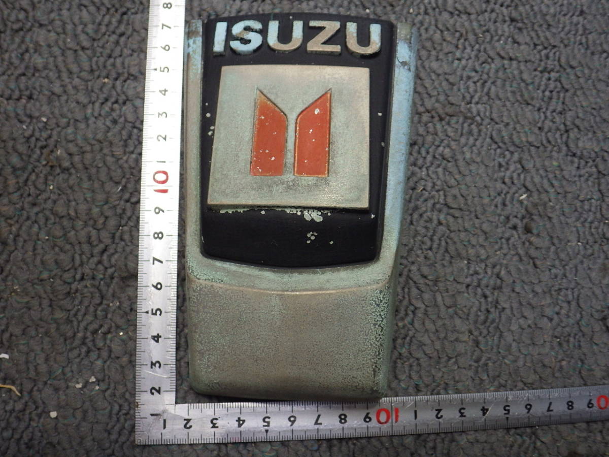 3代目 ISUZU エルフ 寅さんエルフ ドカベンエルフ KAG51 TLD24 TLD44 150 250 350 純正 フロント ISUZU エンブレム 即決 希少 当時物_画像2