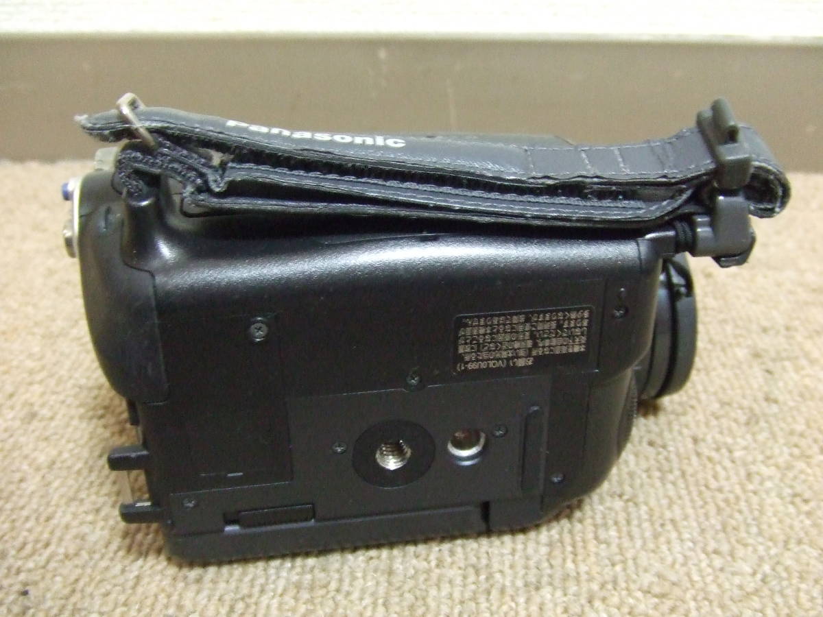 V559 Panasonic パナソニック デジタルビデオカメラ NV-GS200 3CCD miniDV 中古　未確認　ジャンク_画像6