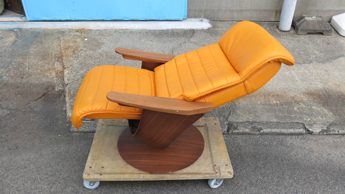 中古 傷あり 汚れあり 色剥げあり カリモク ザ・ファースト RU75 karimoku The First 革 若干ザラつき感あり 背面に跡あり_画像2