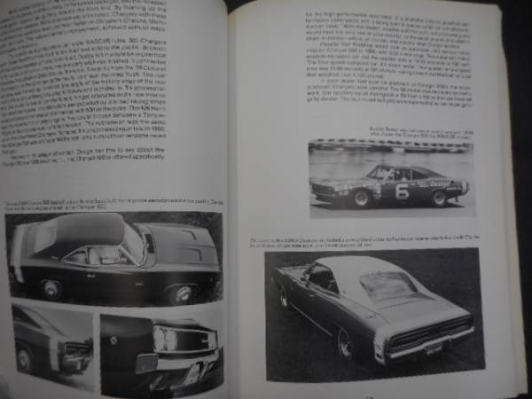 本　アメ車　モパー　クライスラー　ダッジ　MIGHTY MOPARS1960-1974 　本国アメリカの 英語の本です。（１２）　アメ車　　　等_画像2