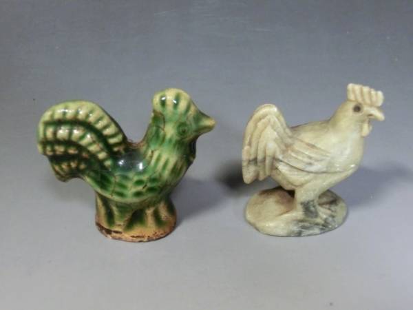 置物■鶏の置物 2個セット 緑釉 白釉 鳥 土人形 時代物 骨董品■_画像2
