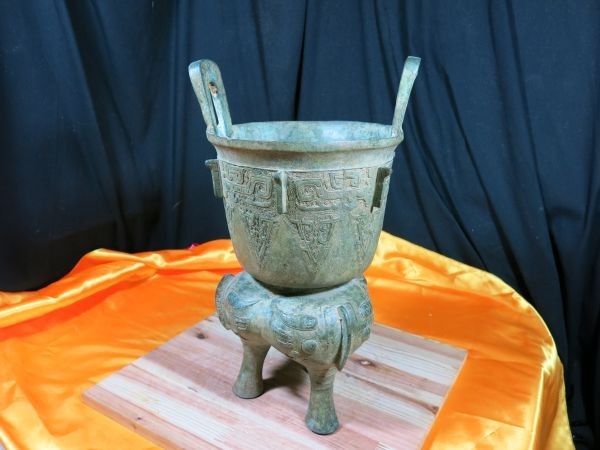 B　古代双耳三足青銅器　遺跡発掘品　中国　金工
