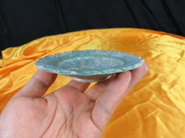 お歳暮 Yahoo!オークション - 遺跡発掘品 12世紀 ペルシャ青釉稜花皿 B イスラム陶器