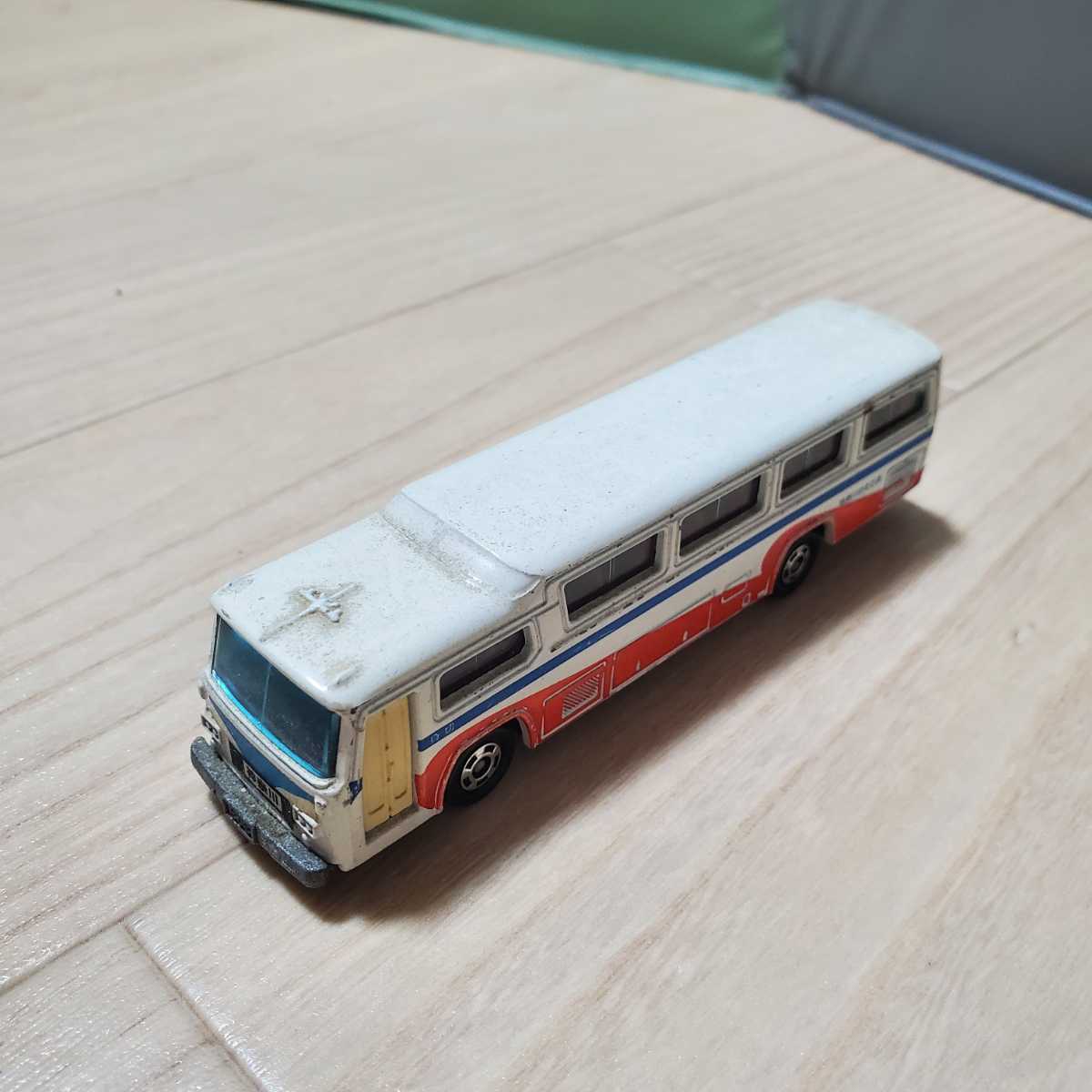 ○トミカ TOMICA 神奈川中央交通 FUJI SEMI-DECKER TYRE BUS S=1/100