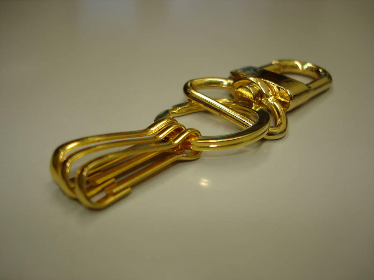 *[ excellent article .]* new goods gold color metal key holder strap na ska nkala navi two -ply . hook .. netsuke rare article TREKS by Louis Vuitton metal fittings . same shape 
