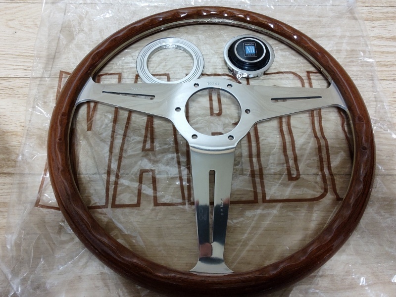 新品 ナルディ NARDI クラシック 36φ ウッドステアリング 旧車 新品 ナルディ NARDI クラシック 36φ ウッドステアリング 旧車