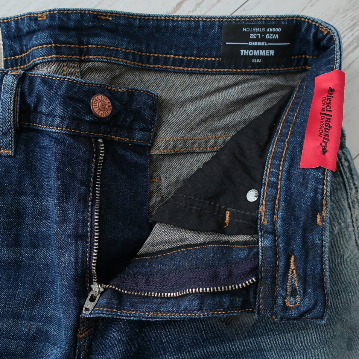 新品未使用 DIESEL THOMMER-X ウルトラソフトデニム リヨセル ジーンズ 細身 スリム スキニー ジーンズ ディーゼル メンズ W29 Sサイズ 限定割引 ディーゼル 新品 リヨセル W29 THOMMER ジーンズ スキニー スリム デニム/ジーンズ