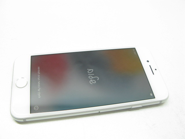SIMフリー ドコモ iPhone7 32GB シルバー バッテリー最大容量 98% SIMロック解除済【P4857】