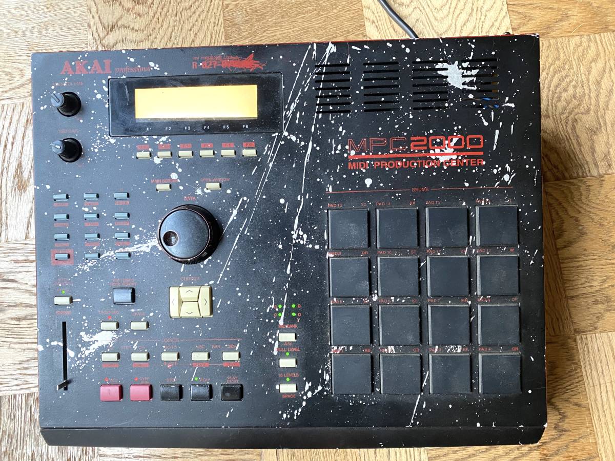 AKAI MPC2000 サンプラー ＊サイケペイント 動作不良のジャンク品 の