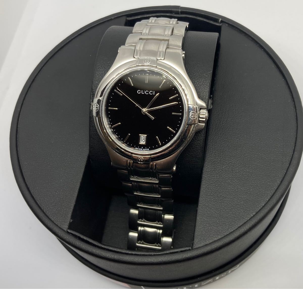 本日限定 GUCCI メンズ 9040M デイトラウンド GGロゴ シルバークォーツ