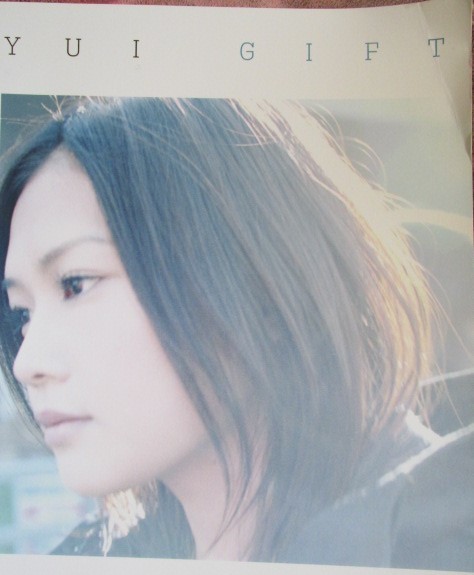 ヤフオク! - 【レア物!即決有】YUI 写真集 GIFT【初版/送料18...