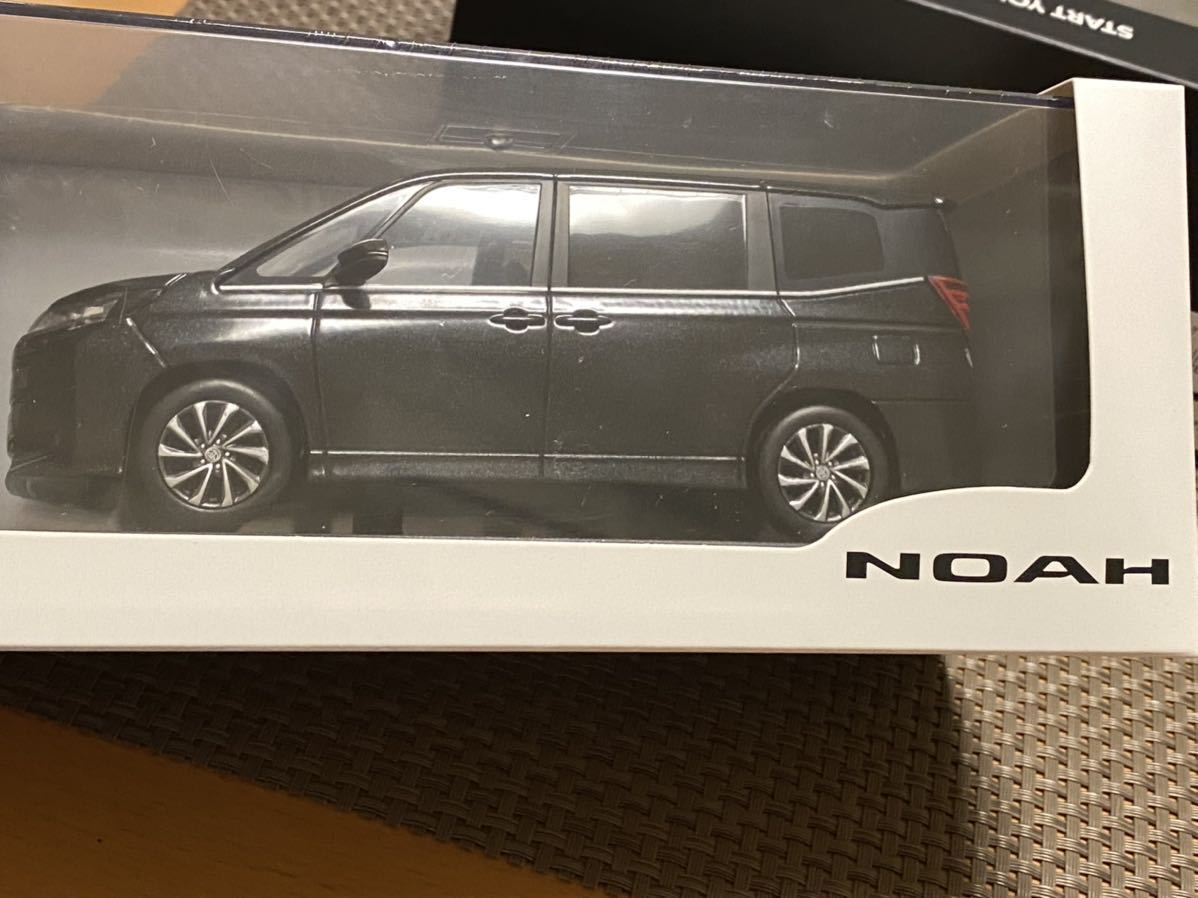 1/30 トヨタ 新型ノア NOAH カラーサンプル ミニカー グリッター 