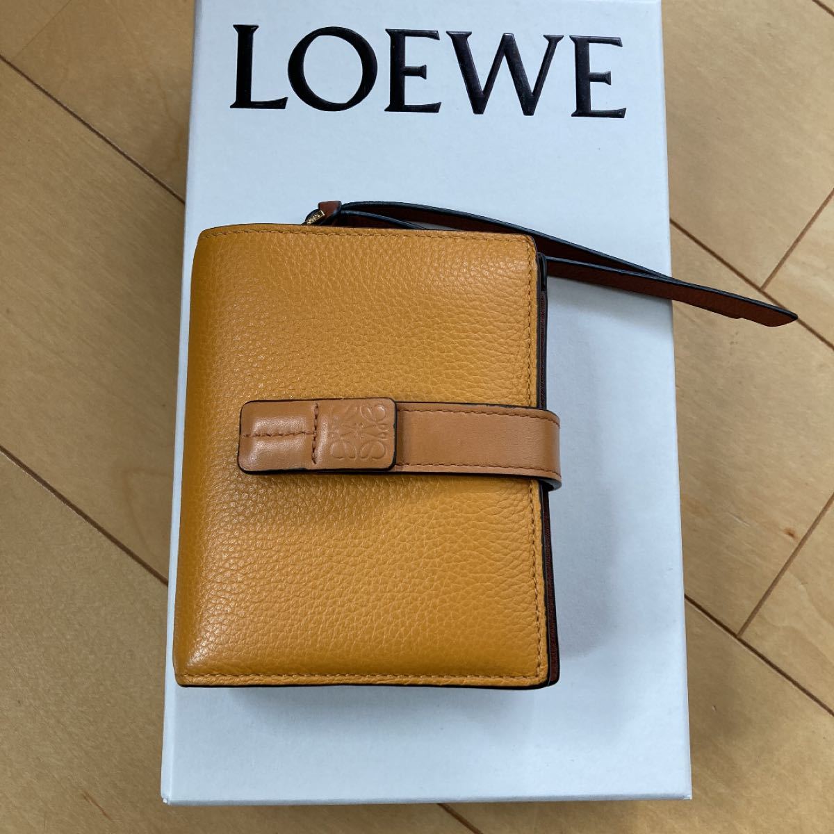 LOEVE/ロエベ】コンパクトジップウォレット Sunflower/Honey LOEVE/ロエベ】コンパクトジップウォレット Sunflower/Honey
