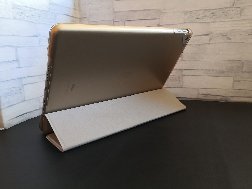 (薄型 軽量) iPad Air3/Pro10.5 共用 ゴールド レザー スマートケース スタンド機能、オートスリープ機能付き　_画像2