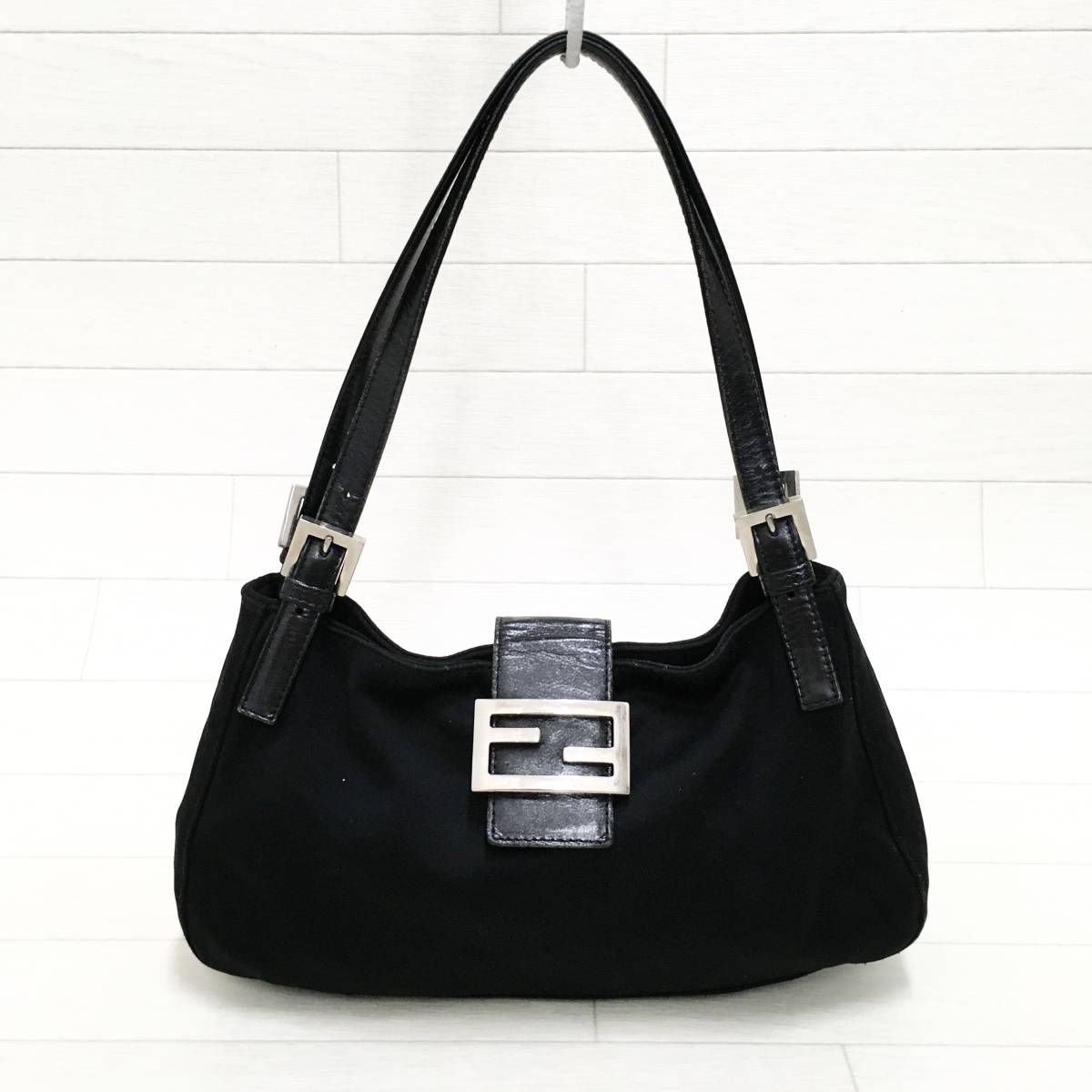 輝い FENDI ショルダーバッグ(シリアルあり) ショルダーバッグ