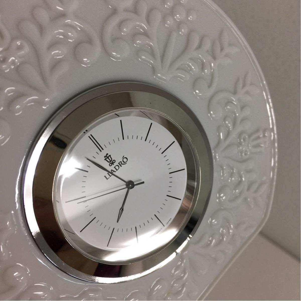 57 LLADRO リヤドロ テーブルクロック ロゴス 置時計 記念品 白 ホワイト 陶器 オブジェ 置物 インテリア 時計_画像5