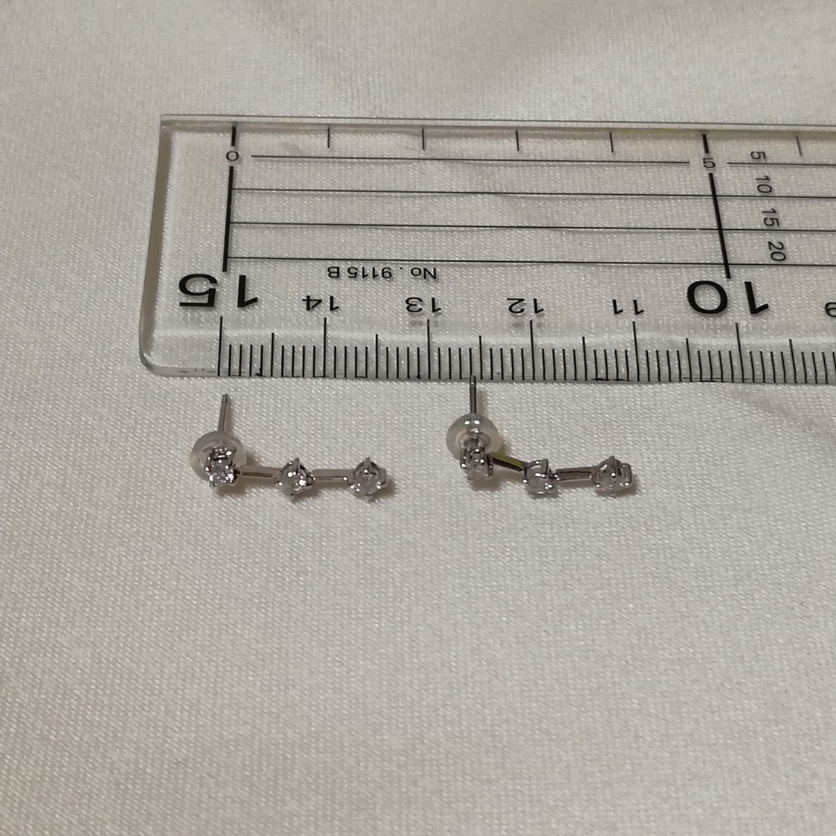 ダイヤモンドピアス ホワイトゴールド K14WG ダイヤモンド 0.30ct
