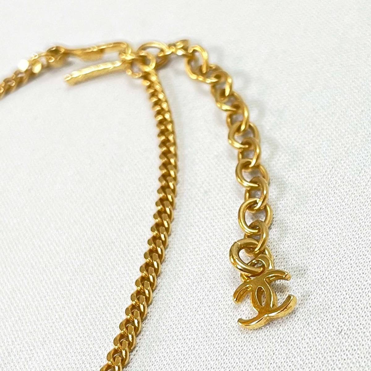 美品】シャネル(CHANEL) カメリア ネックレス 琥珀 ゴールド ブラック