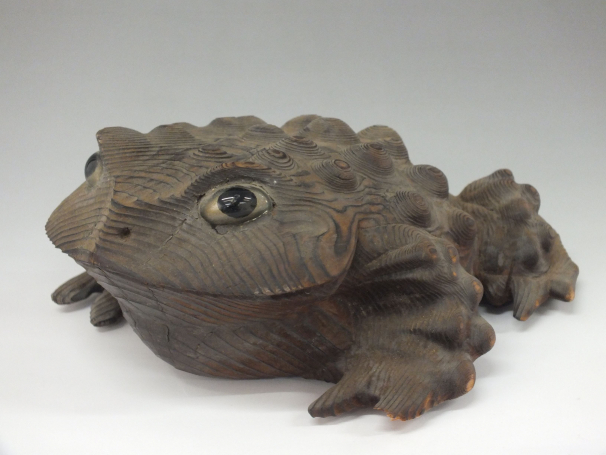 時代物 木彫り 屋久杉 蛙 カエル かえる 全長22㎝ 珍品 時代物 木彫り 屋久杉 蛙 カエル かえる 全長22㎝ 珍品