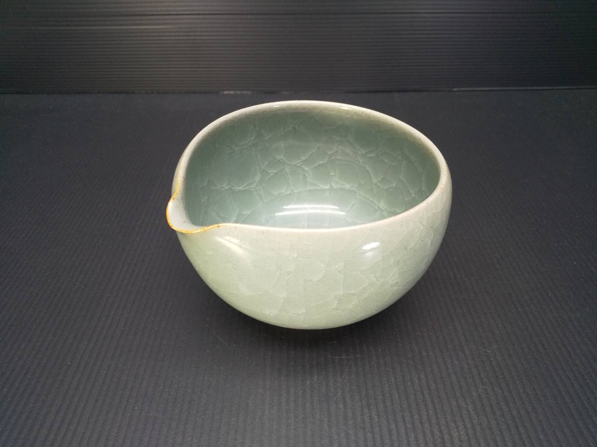 青瓷片口 圓田拓男作 美術年鑑掲載作家 【色、貫入がとても 青瓷片口 圓田拓男作 美術年鑑掲載作家 【色、貫入がとても