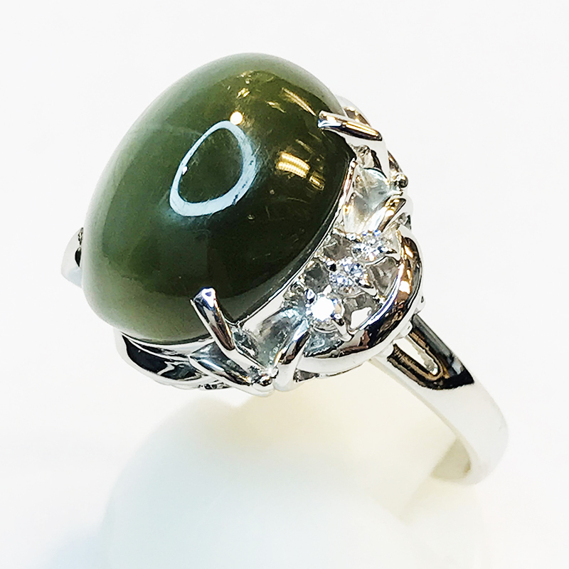 【当店限定販売】 / 7.74ct ネフライトキャッツアイ 天然 Pt900 qoj.YDA02 ダイヤ ソーティング Ring 指輪 リング 0.09ct キャッツアイ、猫目石