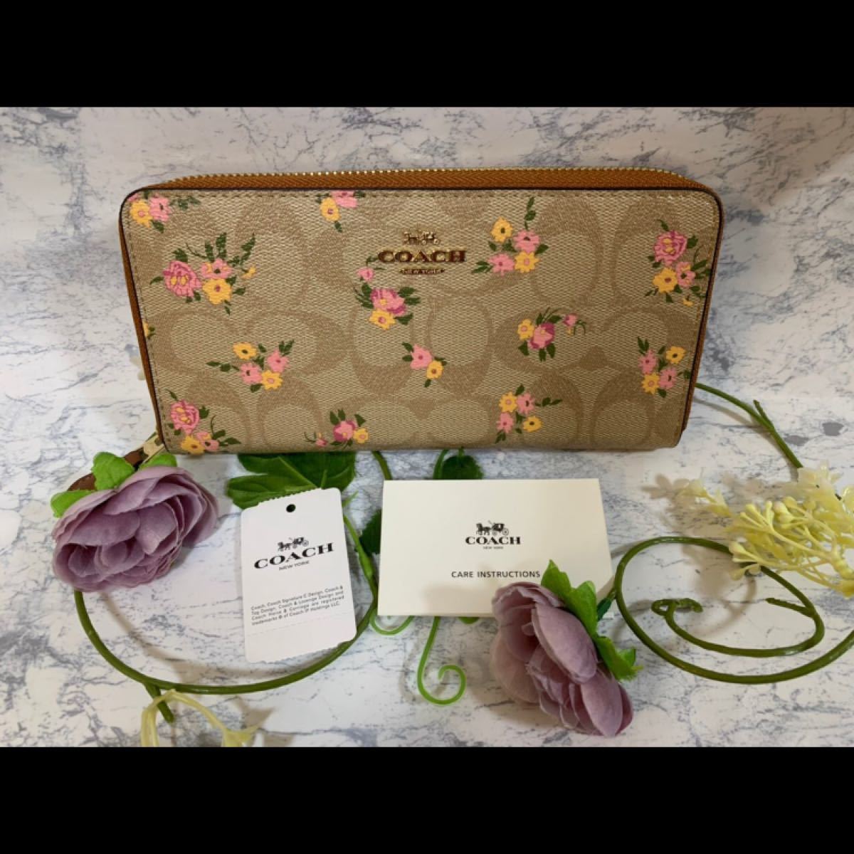 正規品・新品】ピンク 小花柄 カーキシグネチャー 長財布(¥8,000