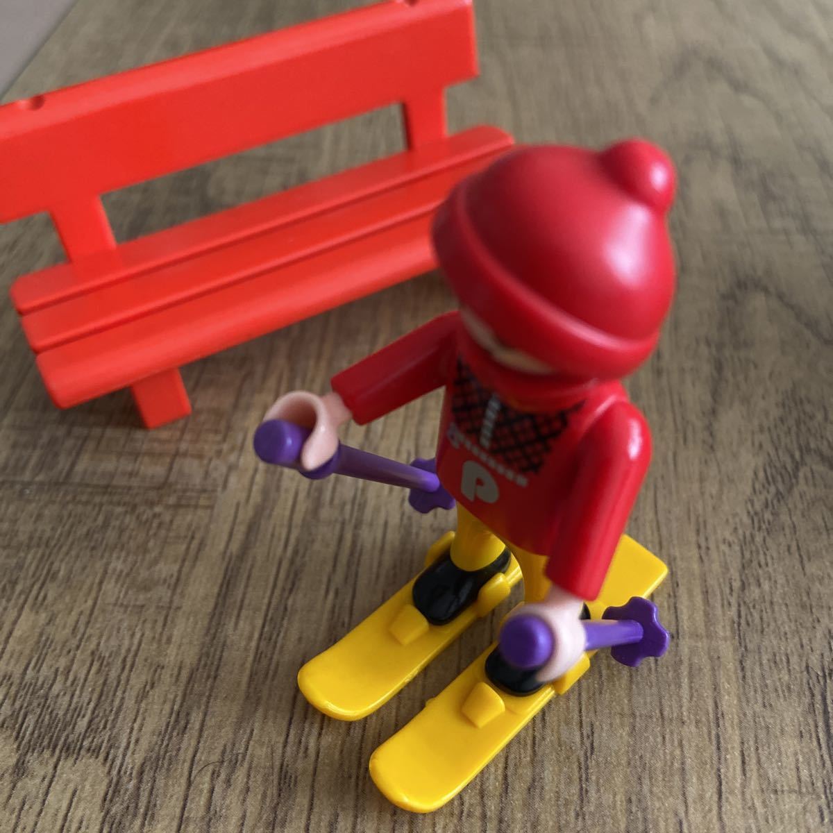 プレイモービル スキー少年と赤いベンチ　playmobil_画像2