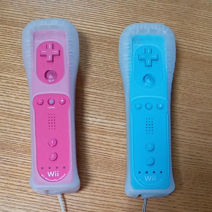 Wiiリモコンプラス2本セット