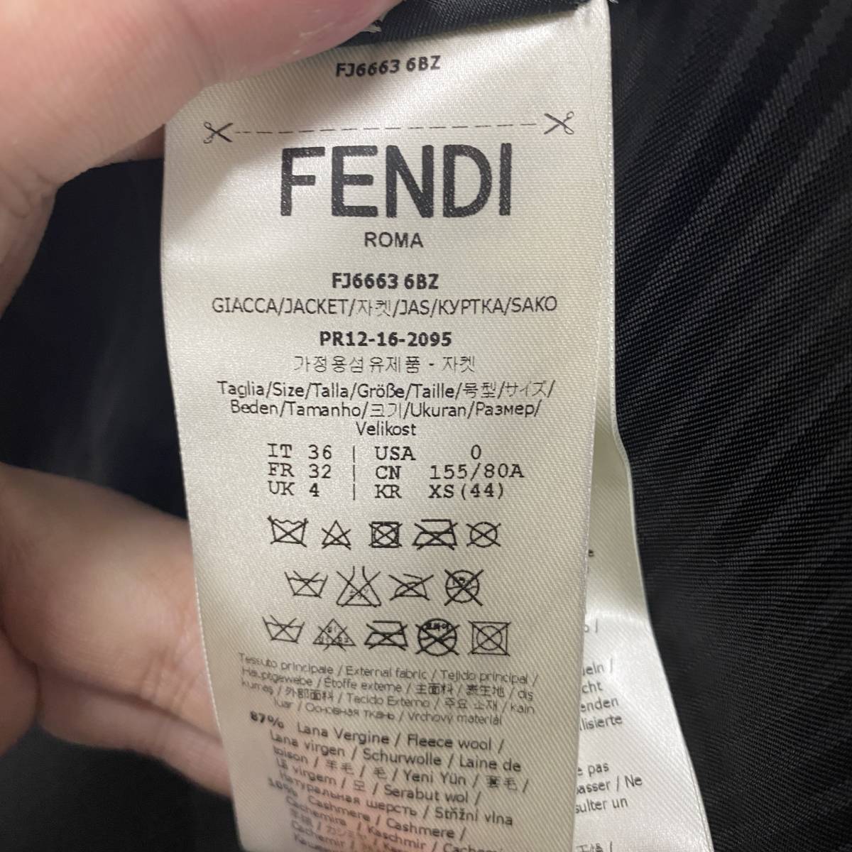  прекрасный товар FENDI Gold Edition редкий Monstar BIGLOGO куртка F292