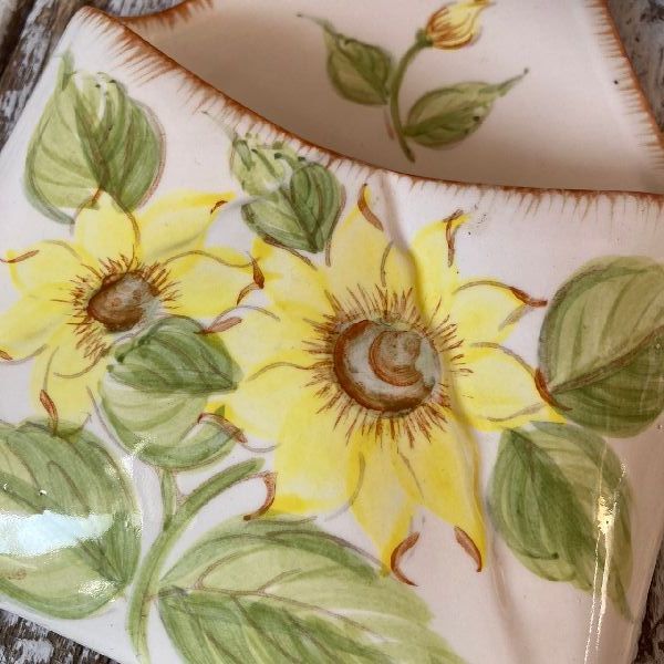 } Vintage * ceramics made hand paint sunflower letter rack * hand .. Mukou . shape difference .*hi around flower vase vase * Vintage * antique * old tool 