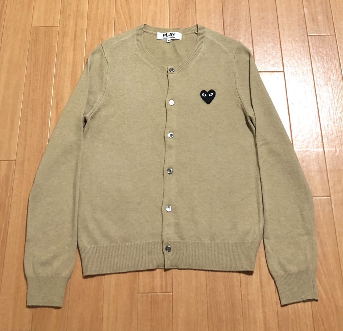 コムデギャルソン PLAY ハートワッペン ウール カーディガン レディース Mサイズ プレイ COMME des GARCONS AZ-N023 在庫台数限定 PLAY Mサイズ カーディガン GARCONS des COMME カーディガン