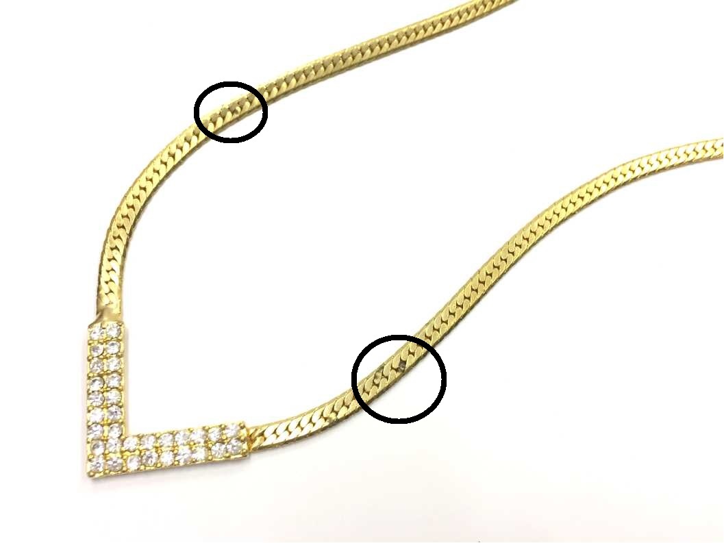 ネックレス ダイヤのようなキラキラの飾り 高級感 エレガント ゴージャス レディースアクセサリー V字 金色 ゴールドカラー_画像5