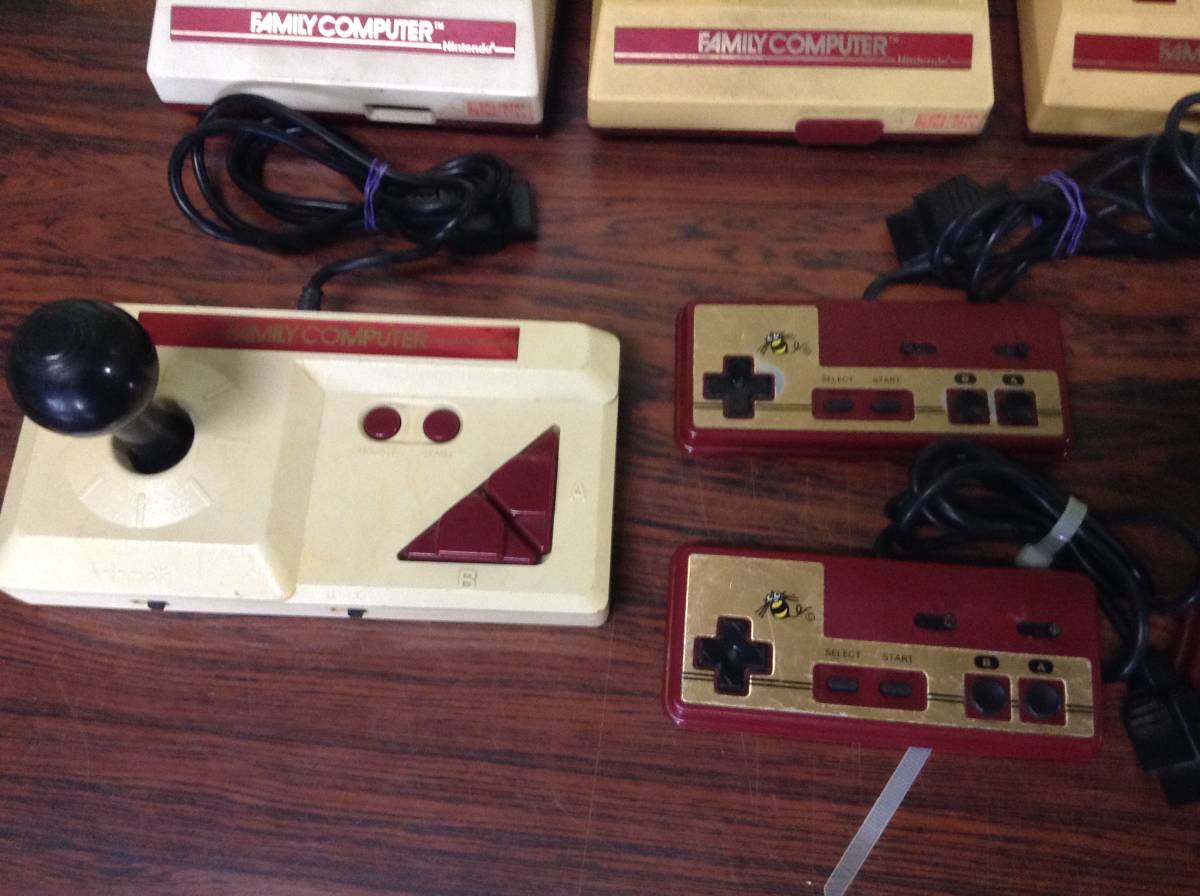 Nintendo Famicom 3consoles 8controllers 任天堂 ファミコン 本体3台 コントローラー8台 動作品有 K633_画像4