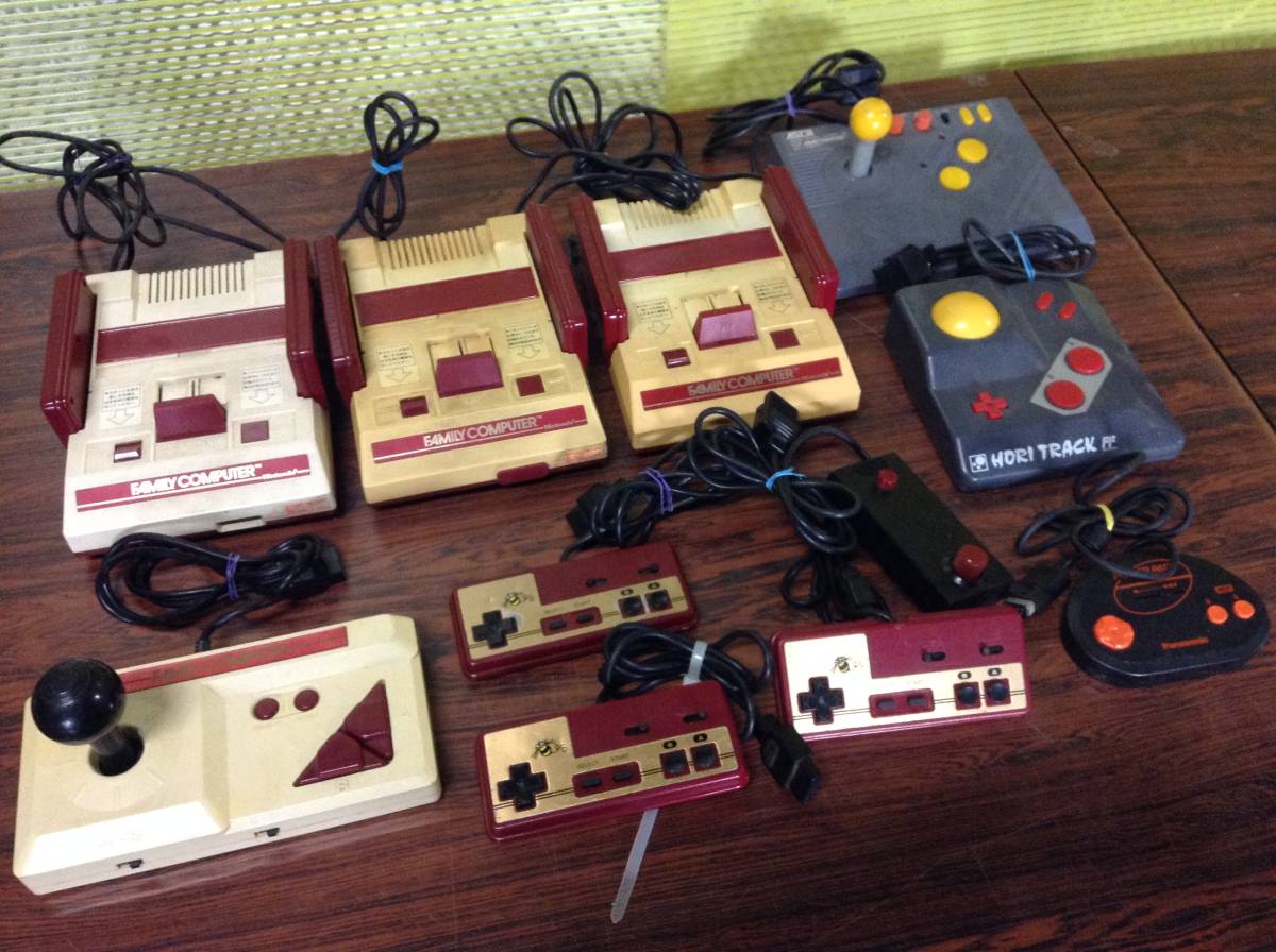 Nintendo Famicom 3consoles 8controllers 任天堂 ファミコン 本体3台 コントローラー8台 動作品有 K633_画像2