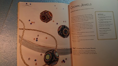 英語アクセサリー「Creating Crystal Jewelry with Swarovskiクリスタルジュエリー制作」Laura McCabe著_画像9