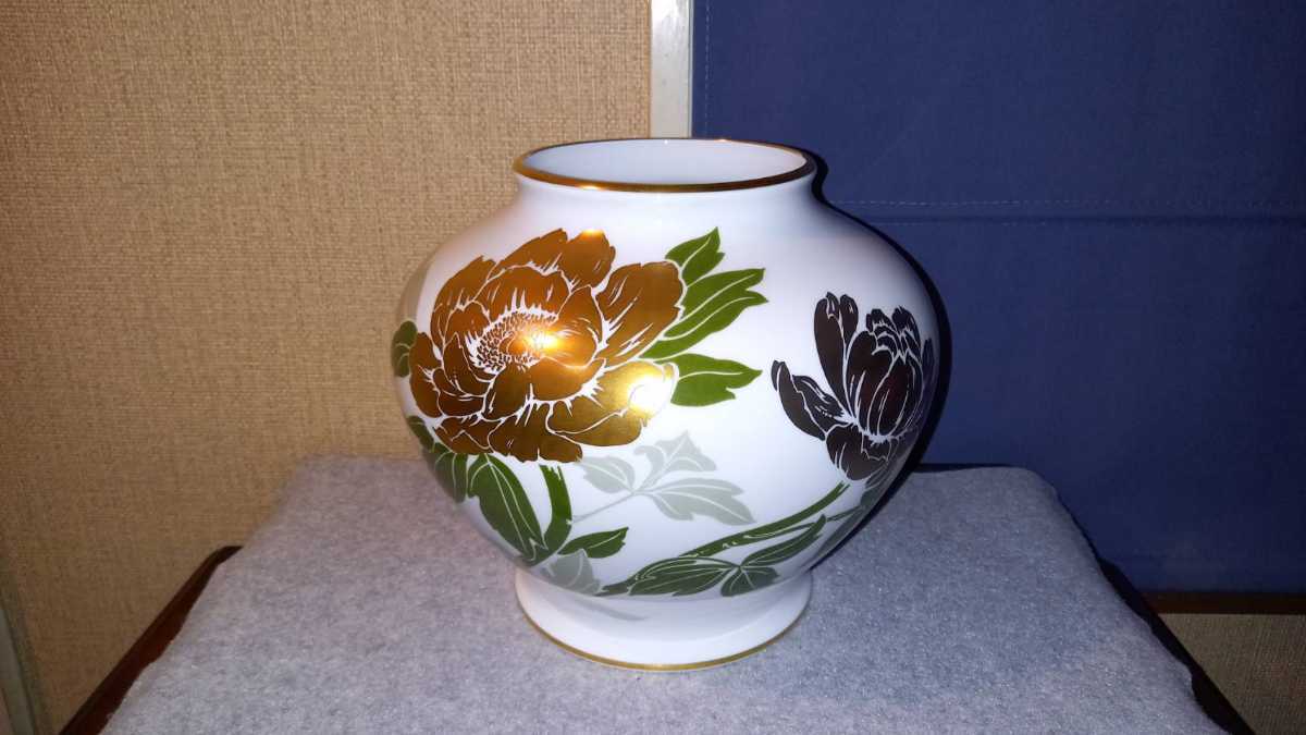 大倉陶園 花瓶 牡丹 金彩 銀彩Okura China ボタン 花器 陶器 箱なし フラワーベース 中古 美品