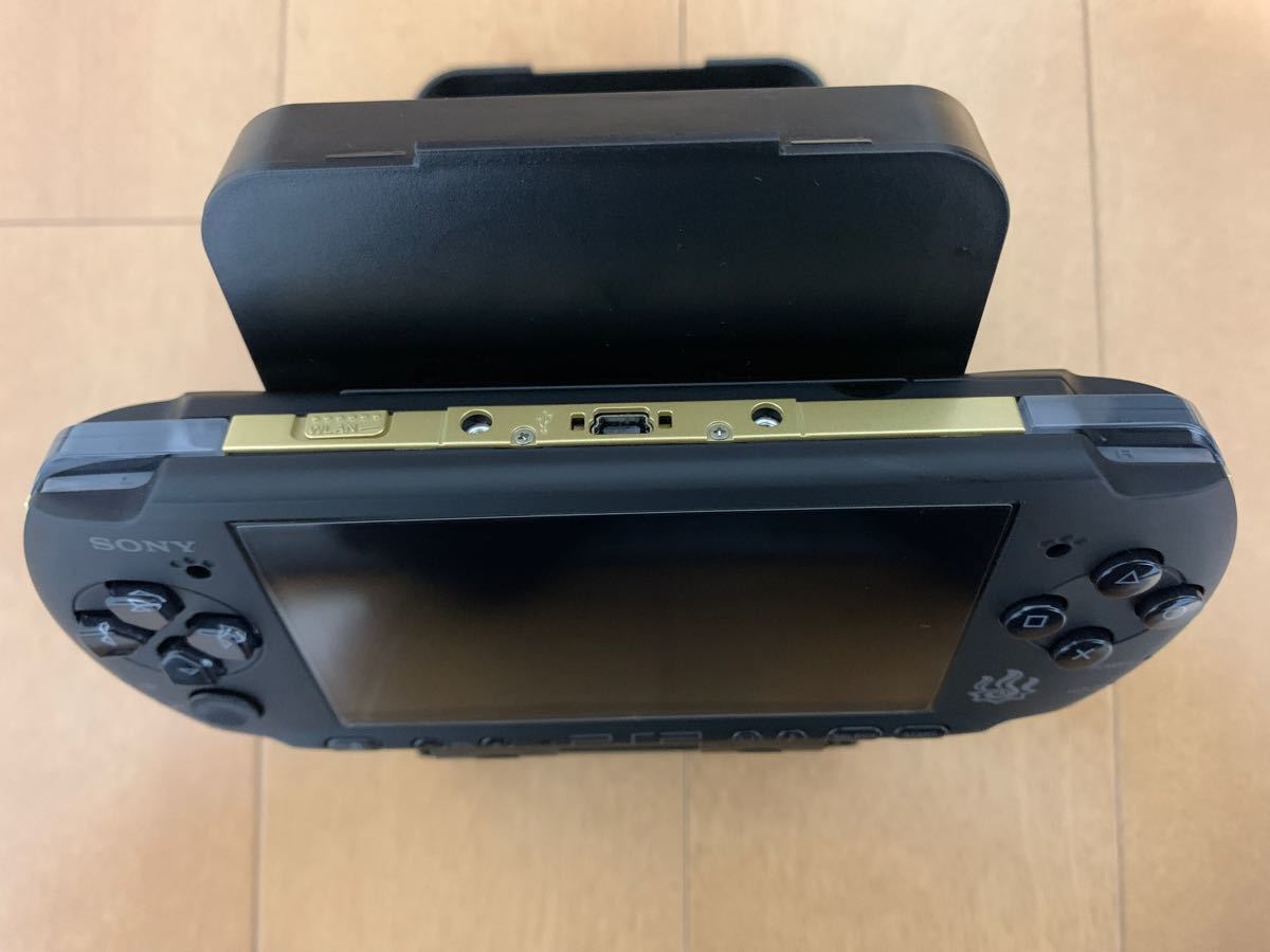 比較的美品 PSP本体 PSP-3000モンハンモデル プレイステーションポータブル 充電器 メモリーカード(8gb)付属