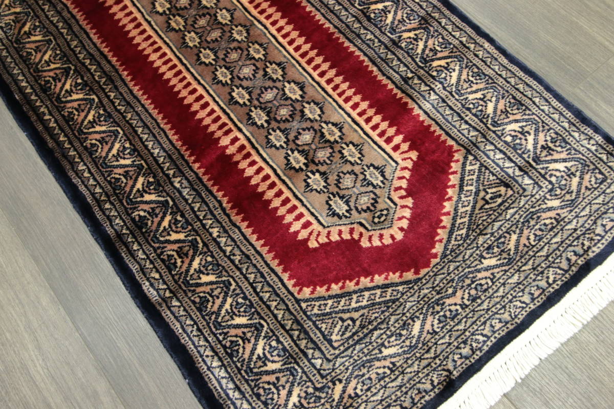 SALE　緻密な織りのカシミリアンブランド　パキスタン手織り絨毯　アクセントラグ　64x130cm　＃906_画像5