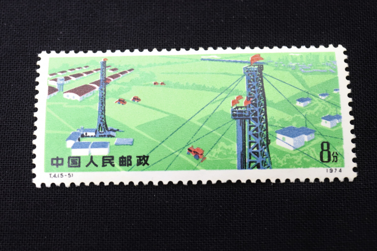 ト葛】 未使用中国切手中国人民郵政J3 中華人民共和国成立25周年1974年3種完T4 大慶の紅旗1974年5種完他まとめCH000CXX58  日本代购,买对网