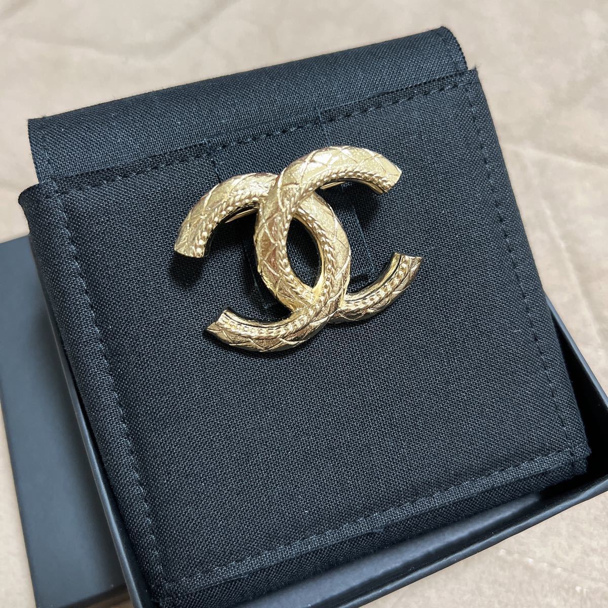 CHANEL ブローチ（¥53,500） dofeli.com